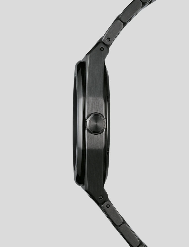 Herrenuhr von Strong Foundation aus silberfarbenem Metall