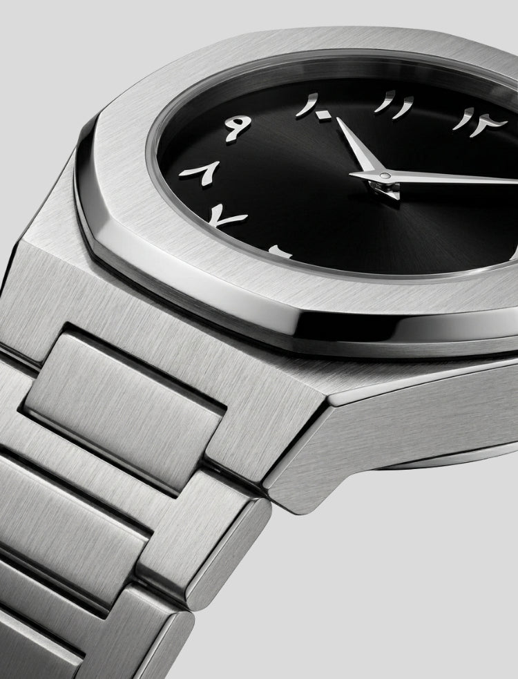 Herrenuhr von Strong Foundation aus silberfarbenem Metall