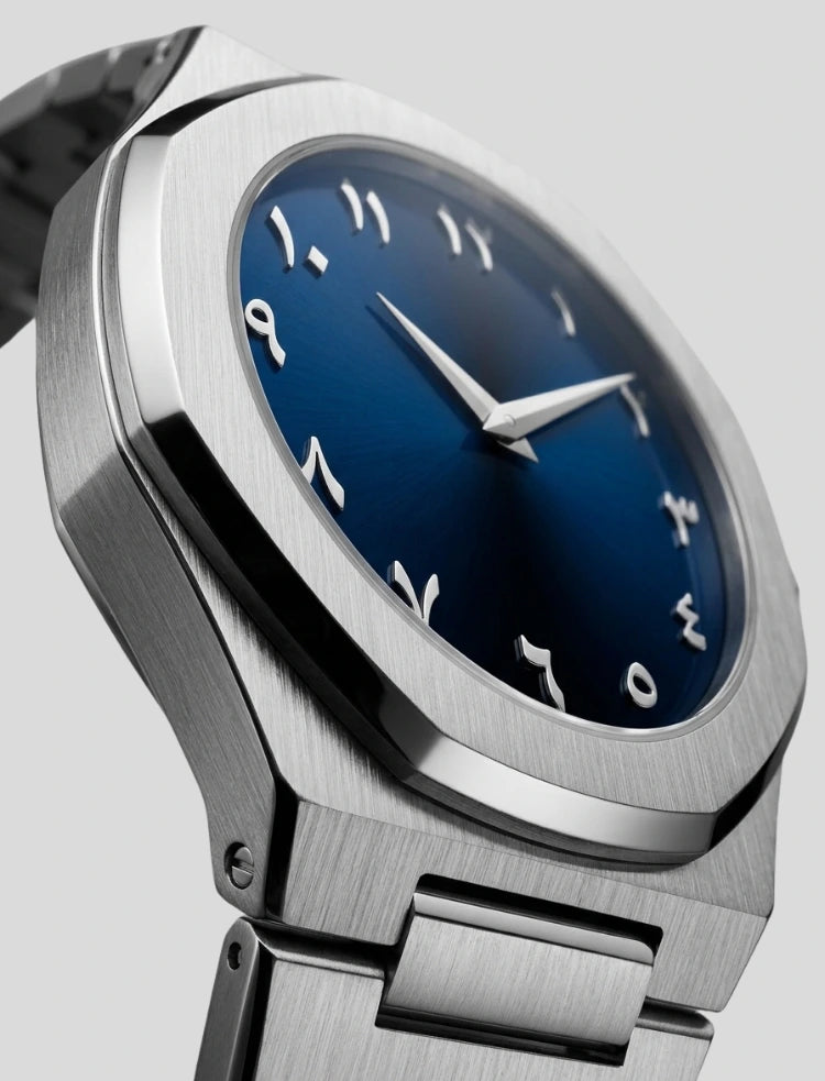 Strong Foundation Herren-Armbanduhr aus silberfarbenem Metall mit arabischem Zifferblatt