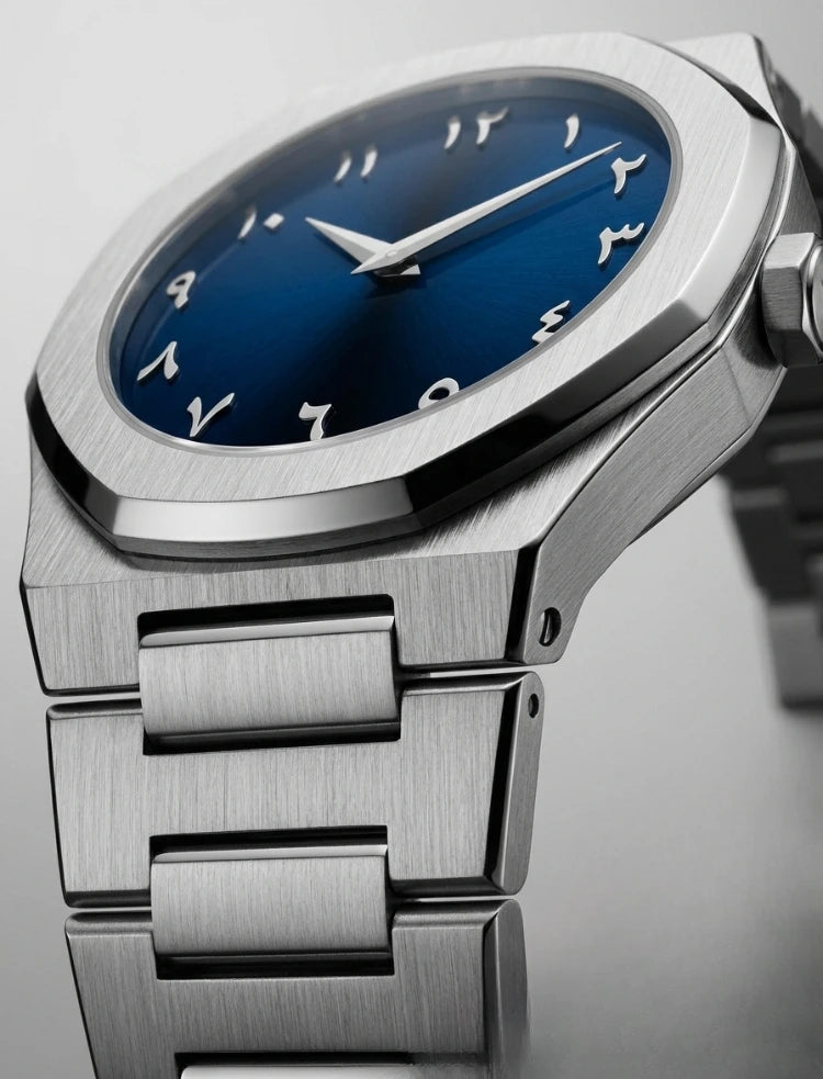 Strong Foundation Herren-Armbanduhr aus silberfarbenem Metall mit arabischem Zifferblatt