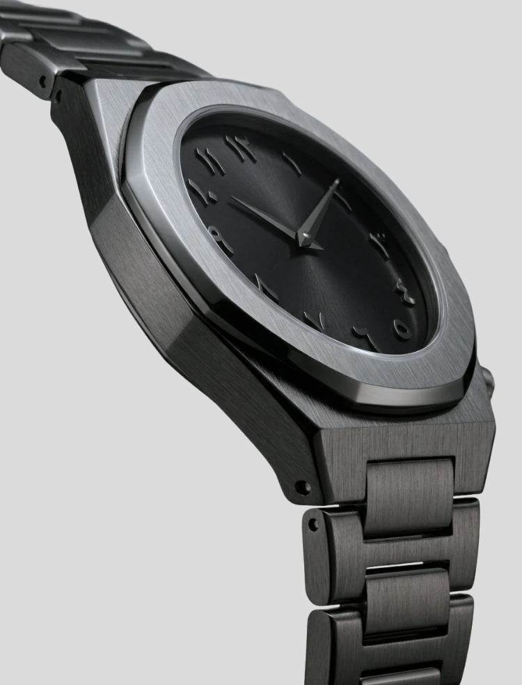 Herrenuhr von Strong Foundation aus silberfarbenem Metall